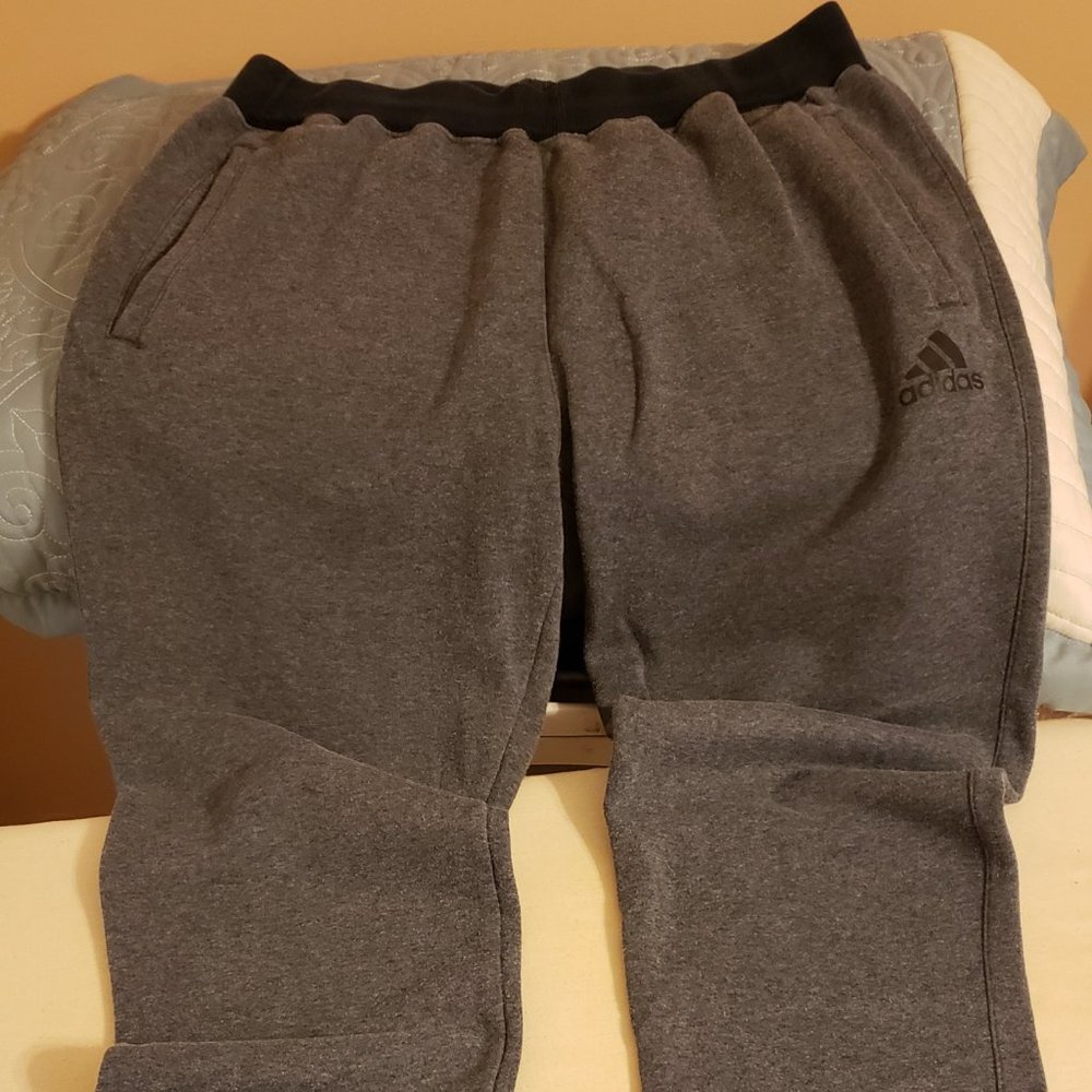 Adidas sweatpants size L
